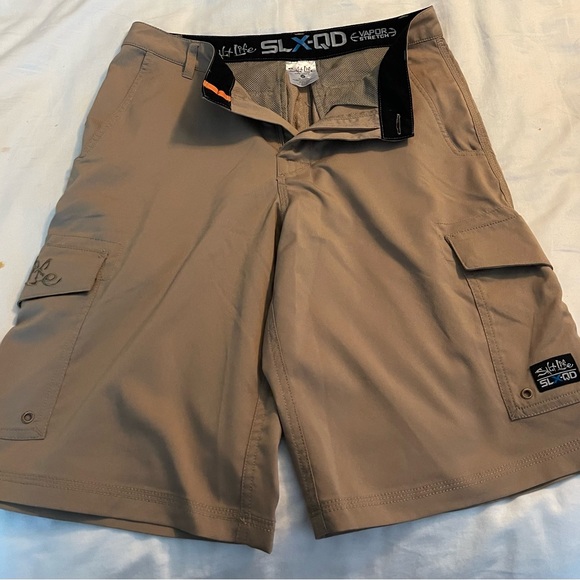 Men’s 28 Salt Life Shorts - Picture 1 of 4